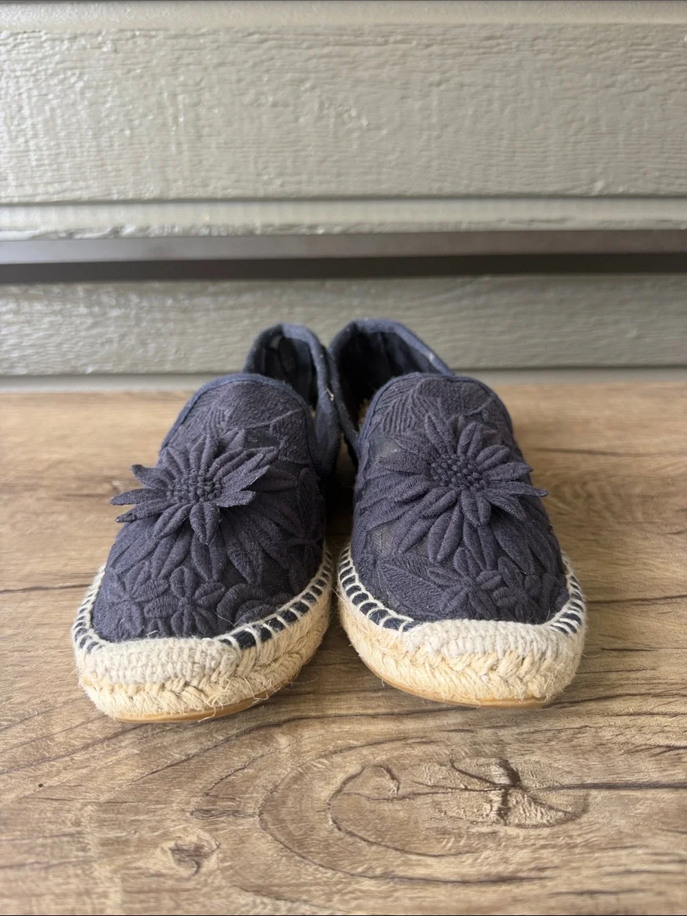 Tory Burch Women’s Espadrille Slip-On Shoe with Floral Applique size 7.5